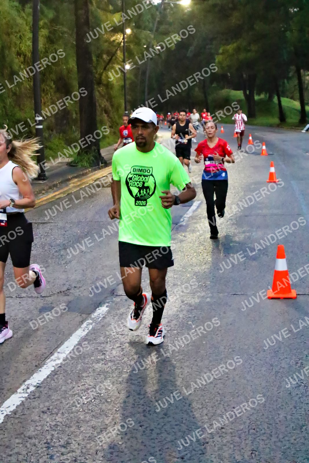 Foto de la CARRERA BIMBO GLOBAL RACE GUADALAJARA en Centro Comercial Andares, Blvd. Puerta de Hierro 4965, Zapopan a las 06:37 · dorsal 3515