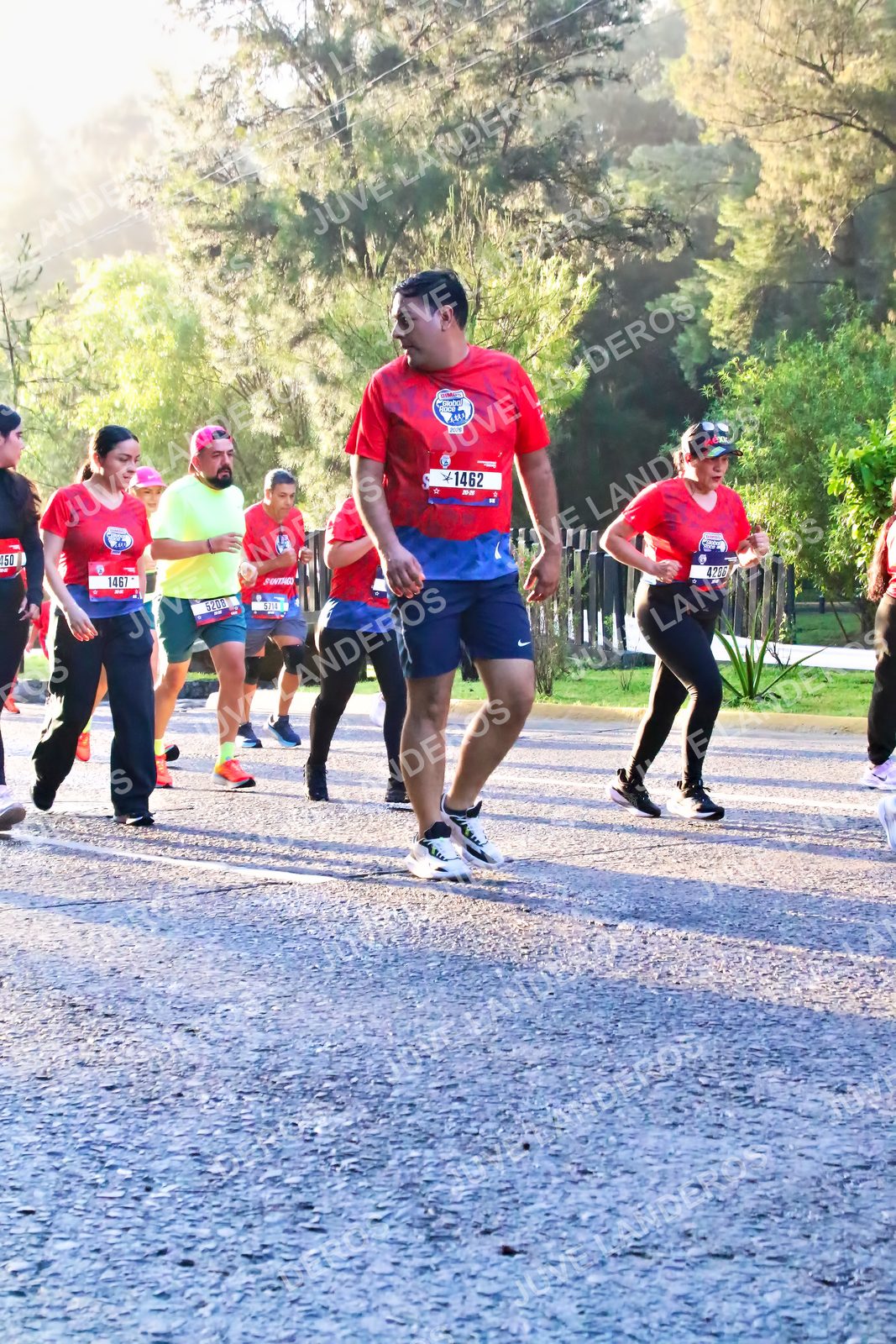 Foto de la CARRERA BIMBO GLOBAL RACE GUADALAJARA en Centro Comercial Andares, Blvd. Puerta de Hierro 4965, Zapopan a las 07:25 · dorsal 1462, 1467, 450, 4286