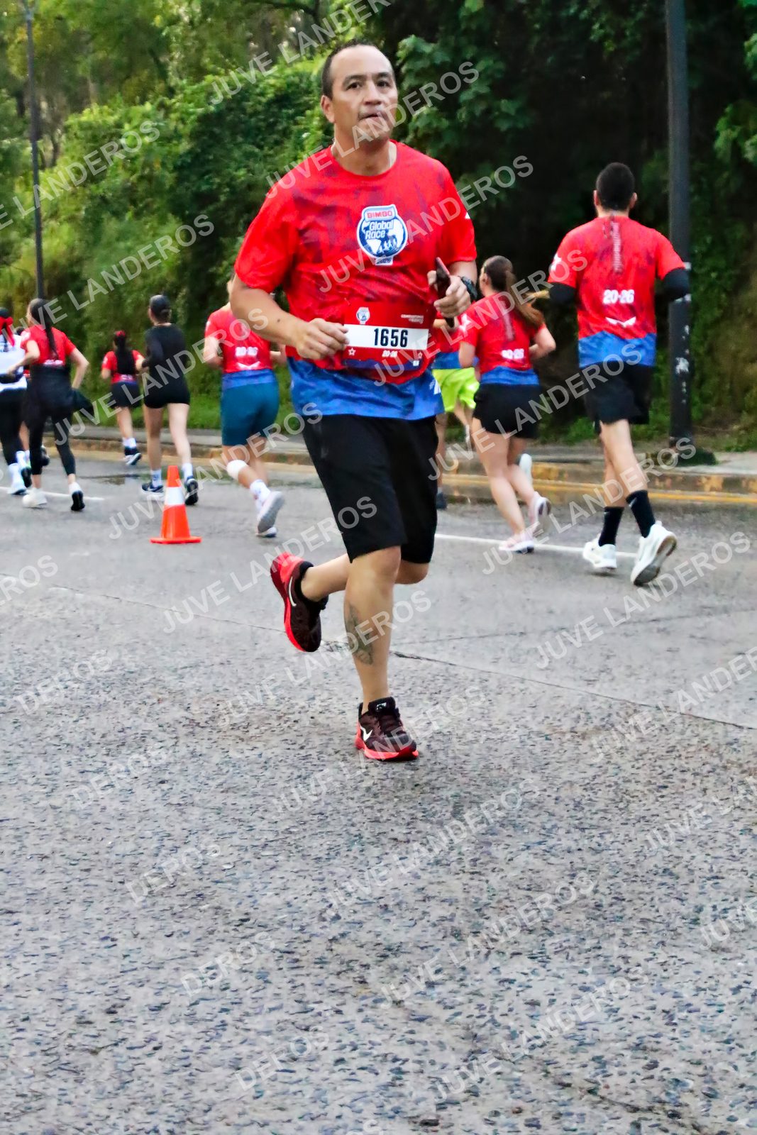 Foto de la CARRERA BIMBO GLOBAL RACE GUADALAJARA en Centro Comercial Andares, Blvd. Puerta de Hierro 4965, Zapopan a las 05:00 · dorsal 1656