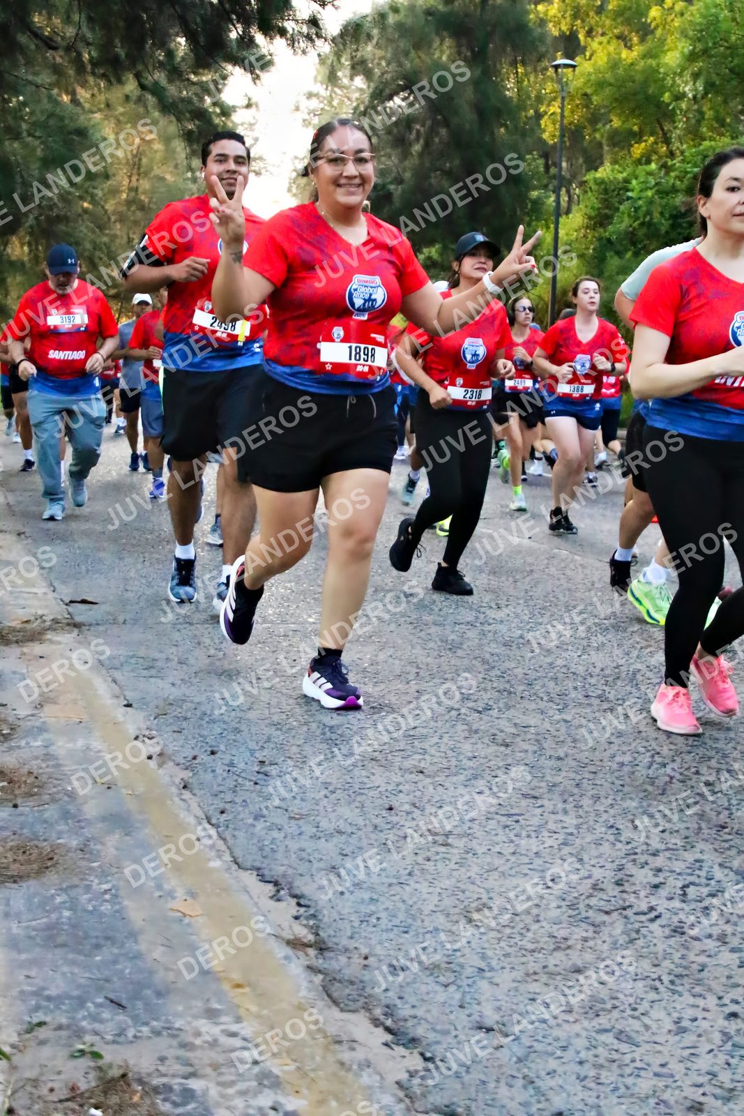 Foto de la CARRERA BIMBO GLOBAL RACE GUADALAJARA en Centro Comercial Andares, Blvd. Puerta de Hierro 4965, Zapopan a las 06:59 · dorsal 1898, 3192, 2498