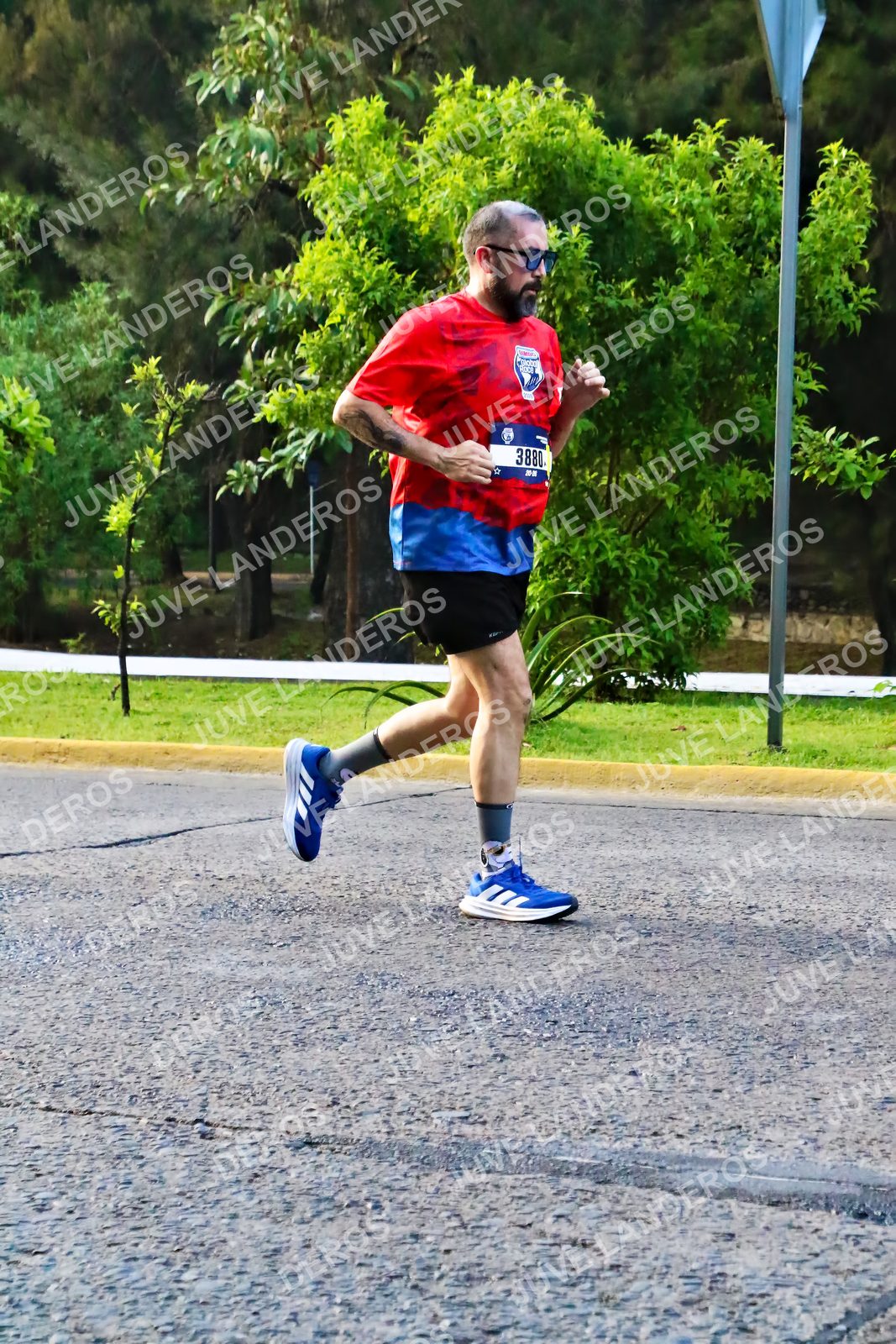 Foto de la CARRERA BIMBO GLOBAL RACE GUADALAJARA en Centro Comercial Andares, Blvd. Puerta de Hierro 4965, Zapopan a las 07:40 · dorsal 3880