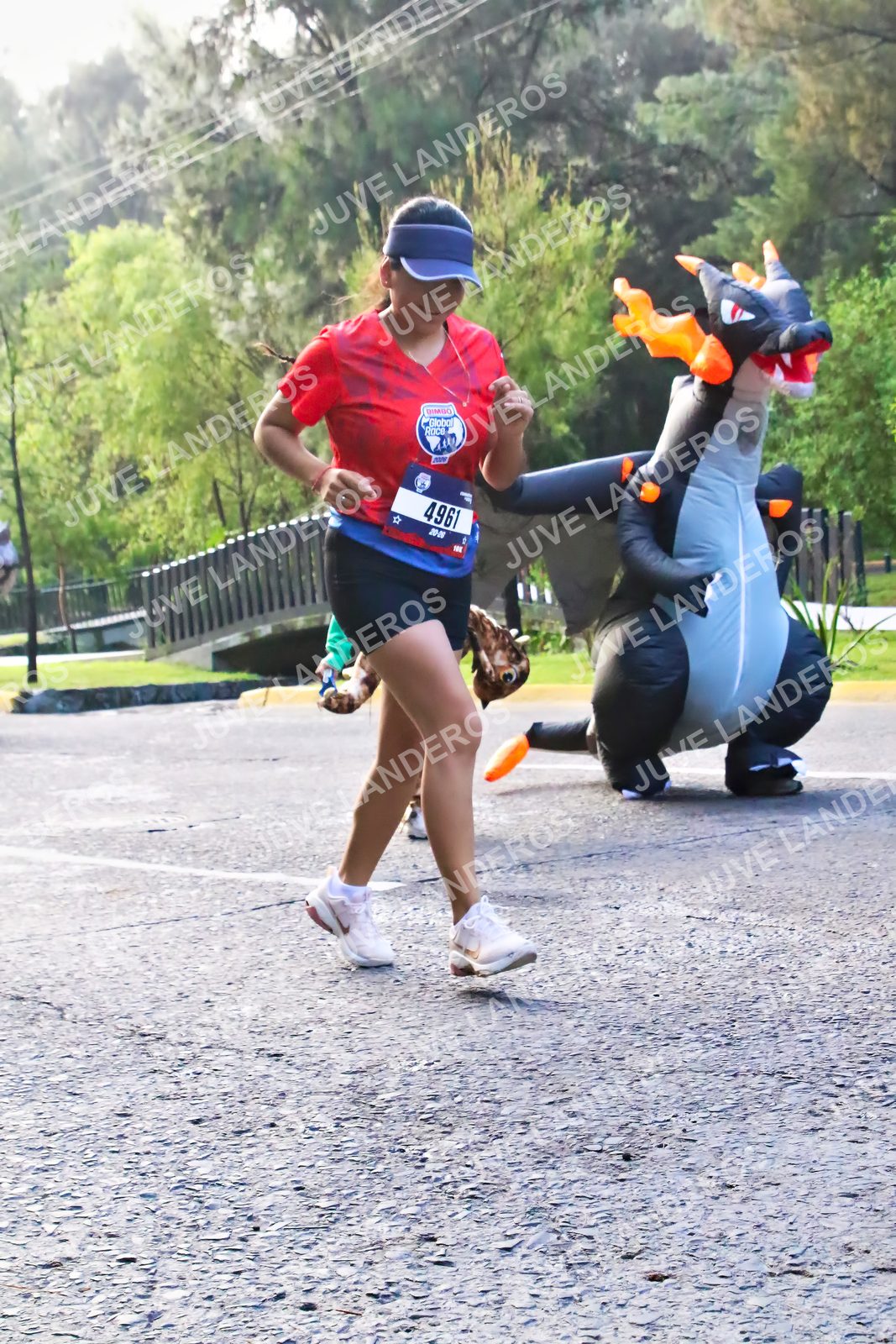 Foto de la CARRERA BIMBO GLOBAL RACE GUADALAJARA en Centro Comercial Andares, Blvd. Puerta de Hierro 4965, Zapopan a las 07:44 · dorsal 4961