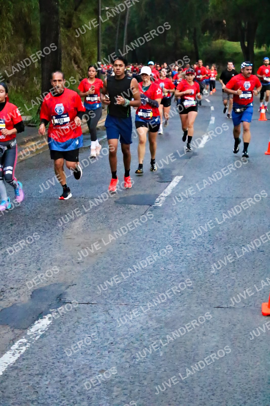 Foto de la CARRERA BIMBO GLOBAL RACE GUADALAJARA en Centro Comercial Andares, Blvd. Puerta de Hierro 4965, Zapopan a las 06:40 · dorsal 3814, 5728