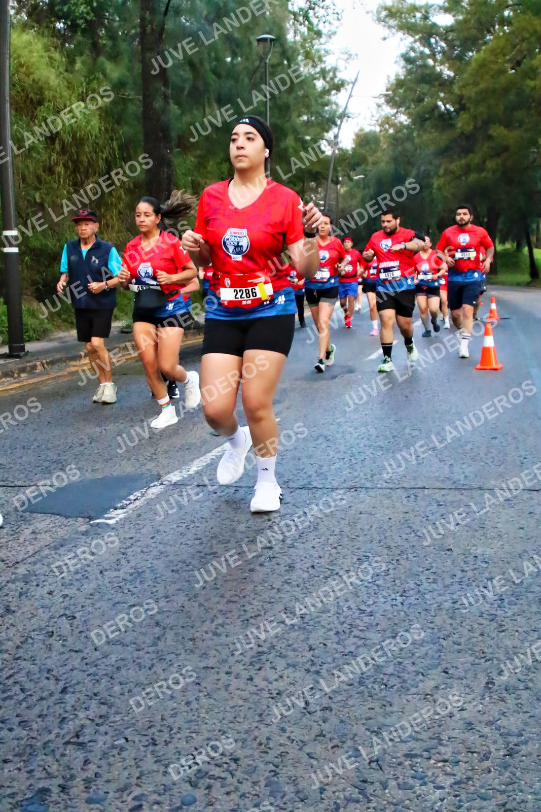 Foto de la CARRERA BIMBO GLOBAL RACE GUADALAJARA en Centro Comercial Andares, Blvd. Puerta de Hierro 4965, Zapopan a las 04:51 · dorsal 2286