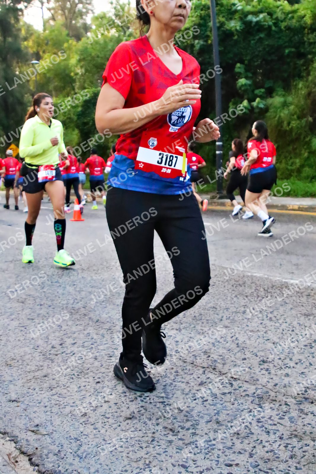 Foto de la CARRERA BIMBO GLOBAL RACE GUADALAJARA en Centro Comercial Andares, Blvd. Puerta de Hierro 4965, Zapopan a las 06:55 · dorsal 3187, 202