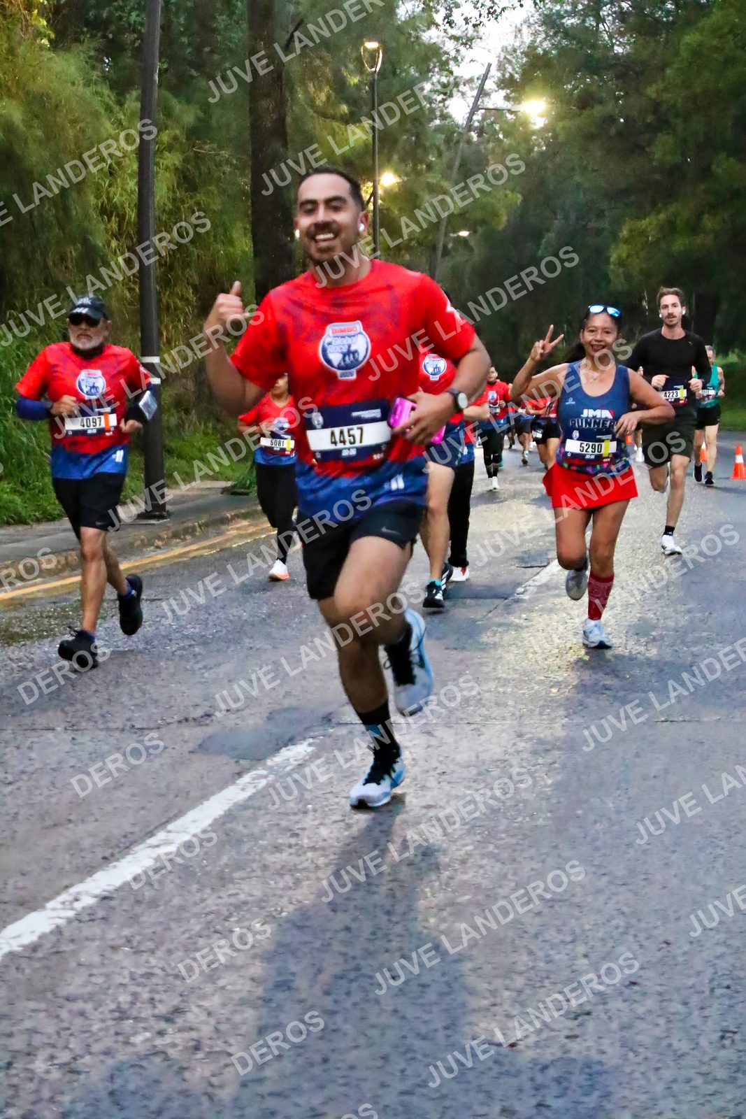 Foto de la CARRERA BIMBO GLOBAL RACE GUADALAJARA en Centro Comercial Andares, Blvd. Puerta de Hierro 4965, Zapopan a las 06:39 · dorsal 4457, 5290, 4097, 4223