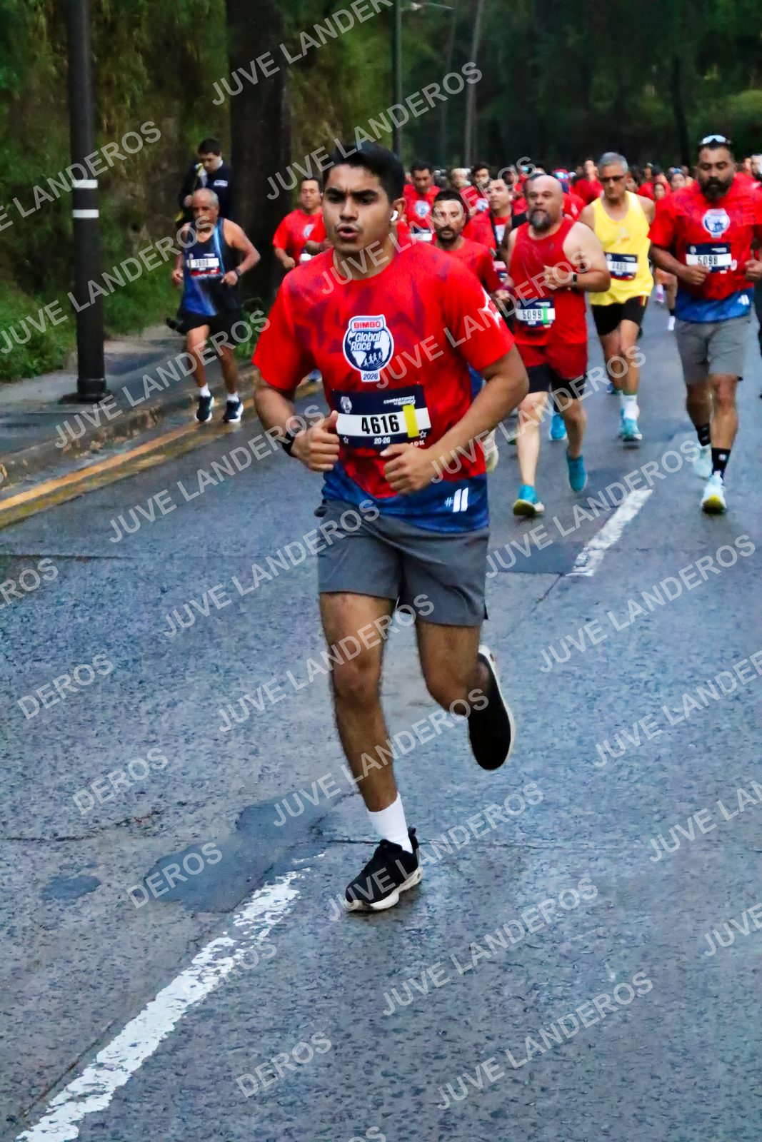 Foto de la CARRERA BIMBO GLOBAL RACE GUADALAJARA en Centro Comercial Andares, Blvd. Puerta de Hierro 4965, Zapopan a las 06:40 · dorsal 4616, 5098, 5099