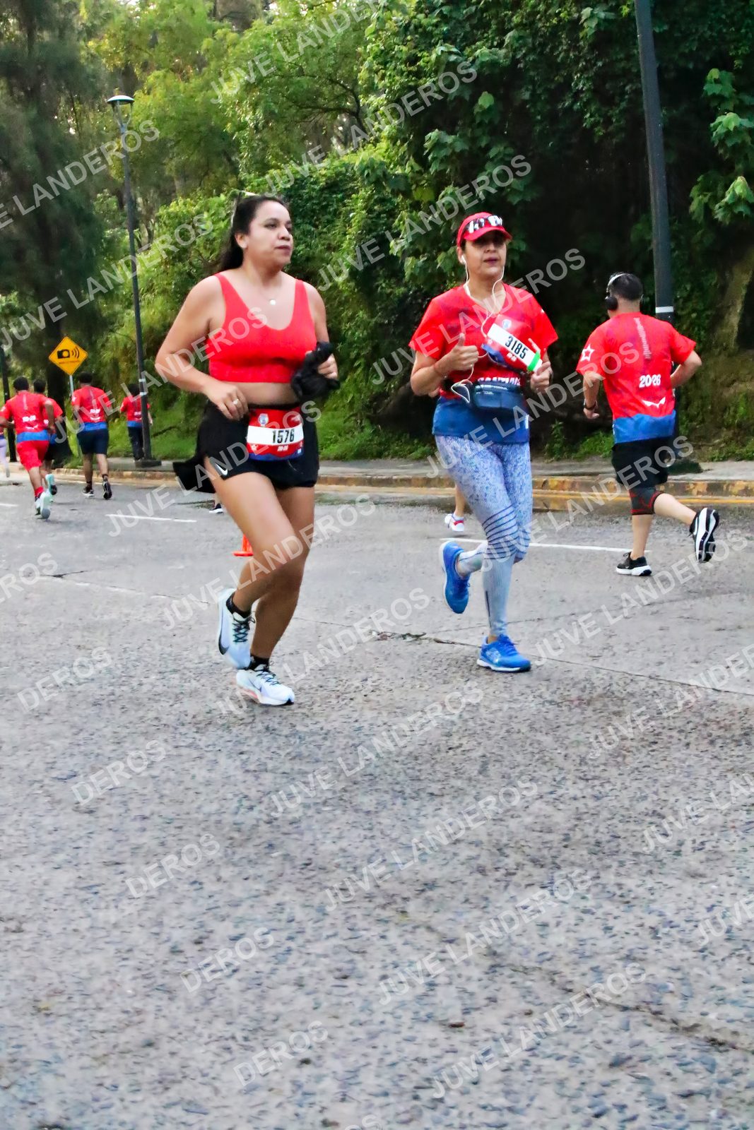 Foto de la CARRERA BIMBO GLOBAL RACE GUADALAJARA en Centro Comercial Andares, Blvd. Puerta de Hierro 4965, Zapopan a las 04:59 · dorsal 1576, 3185