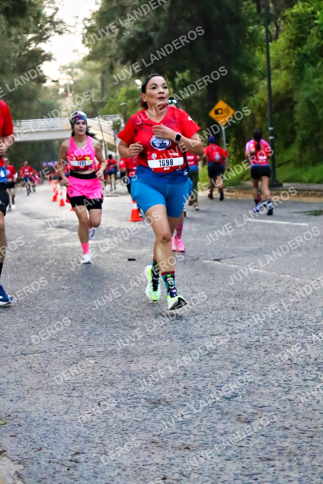 Foto de la CARRERA BIMBO GLOBAL RACE GUADALAJARA en Centro Comercial Andares, Blvd. Puerta de Hierro 4965, Zapopan a las 04:57 · dorsal 1698, 1495