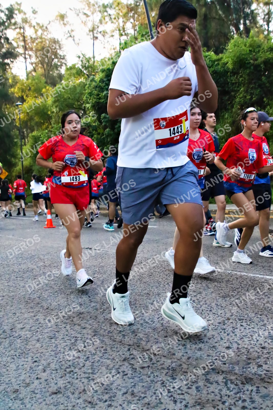 Foto de la CARRERA BIMBO GLOBAL RACE GUADALAJARA en Centro Comercial Andares, Blvd. Puerta de Hierro 4965, Zapopan a las 06:57 · dorsal 1443, 1493, 17681, 26