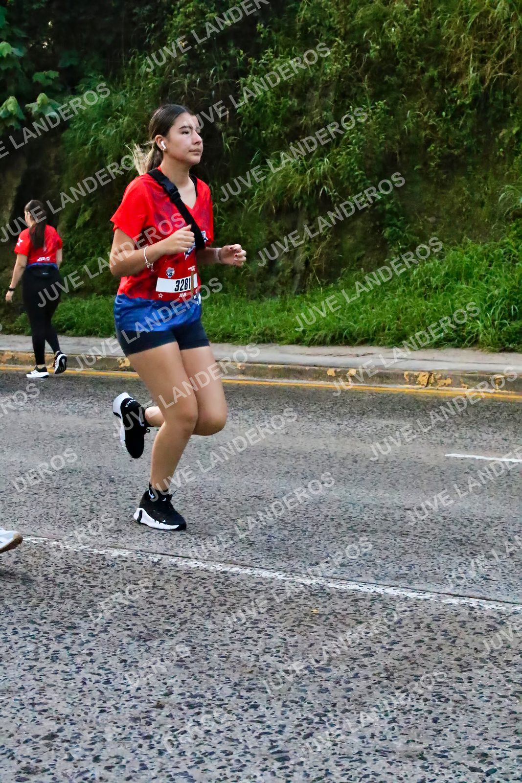 Foto de la CARRERA BIMBO GLOBAL RACE GUADALAJARA en Centro Comercial Andares, Blvd. Puerta de Hierro 4965, Zapopan a las 07:07 · dorsal 3281