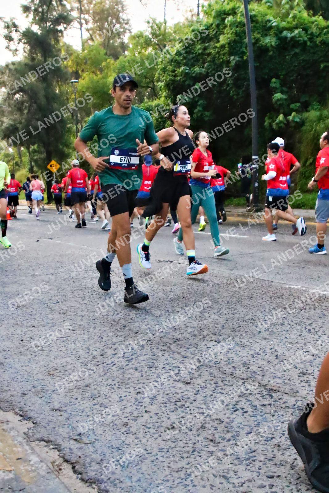 Foto de la CARRERA BIMBO GLOBAL RACE GUADALAJARA en Centro Comercial Andares, Blvd. Puerta de Hierro 4965, Zapopan a las 06:55 · dorsal 5710, 3883