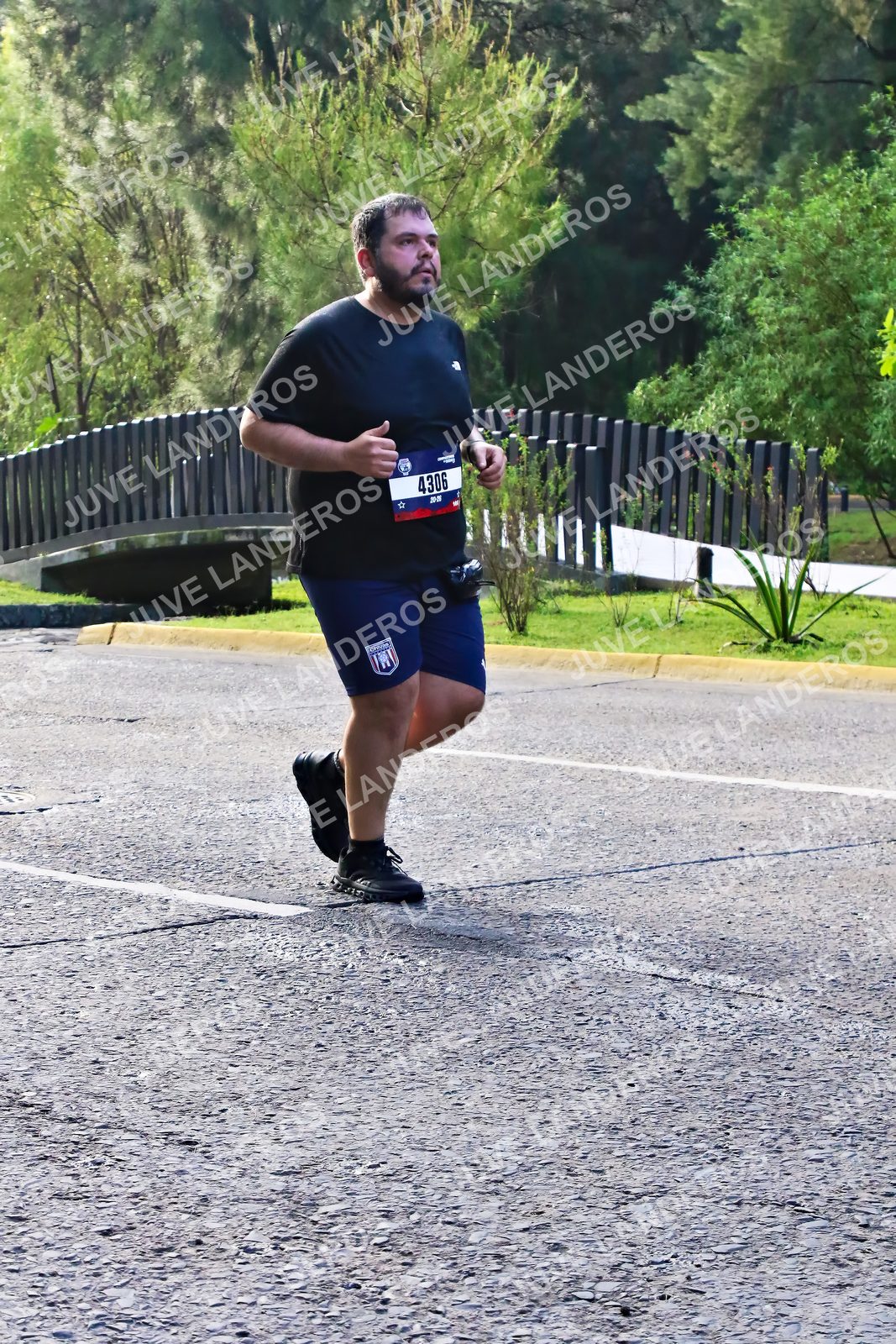 Foto de la CARRERA BIMBO GLOBAL RACE GUADALAJARA en Centro Comercial Andares, Blvd. Puerta de Hierro 4965, Zapopan a las 07:46 · dorsal 4306