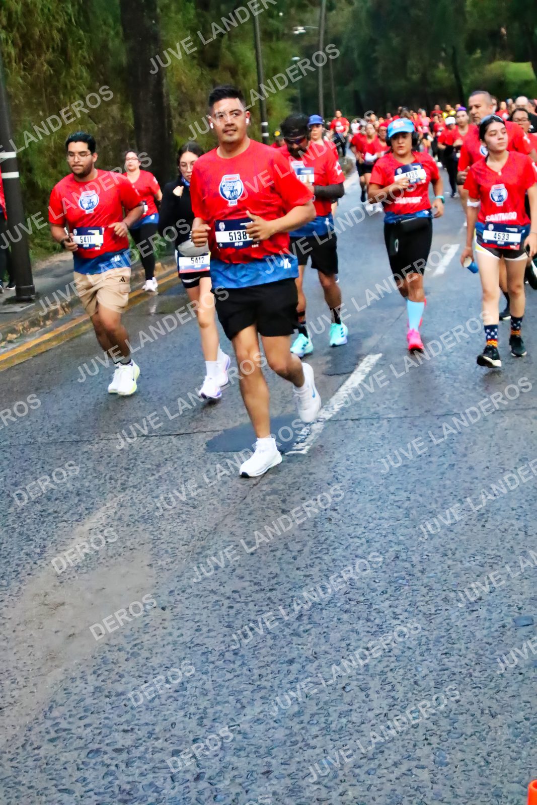 Foto de la CARRERA BIMBO GLOBAL RACE GUADALAJARA en Centro Comercial Andares, Blvd. Puerta de Hierro 4965, Zapopan a las 04:50 · dorsal 4533, 5138, 5411, 5412