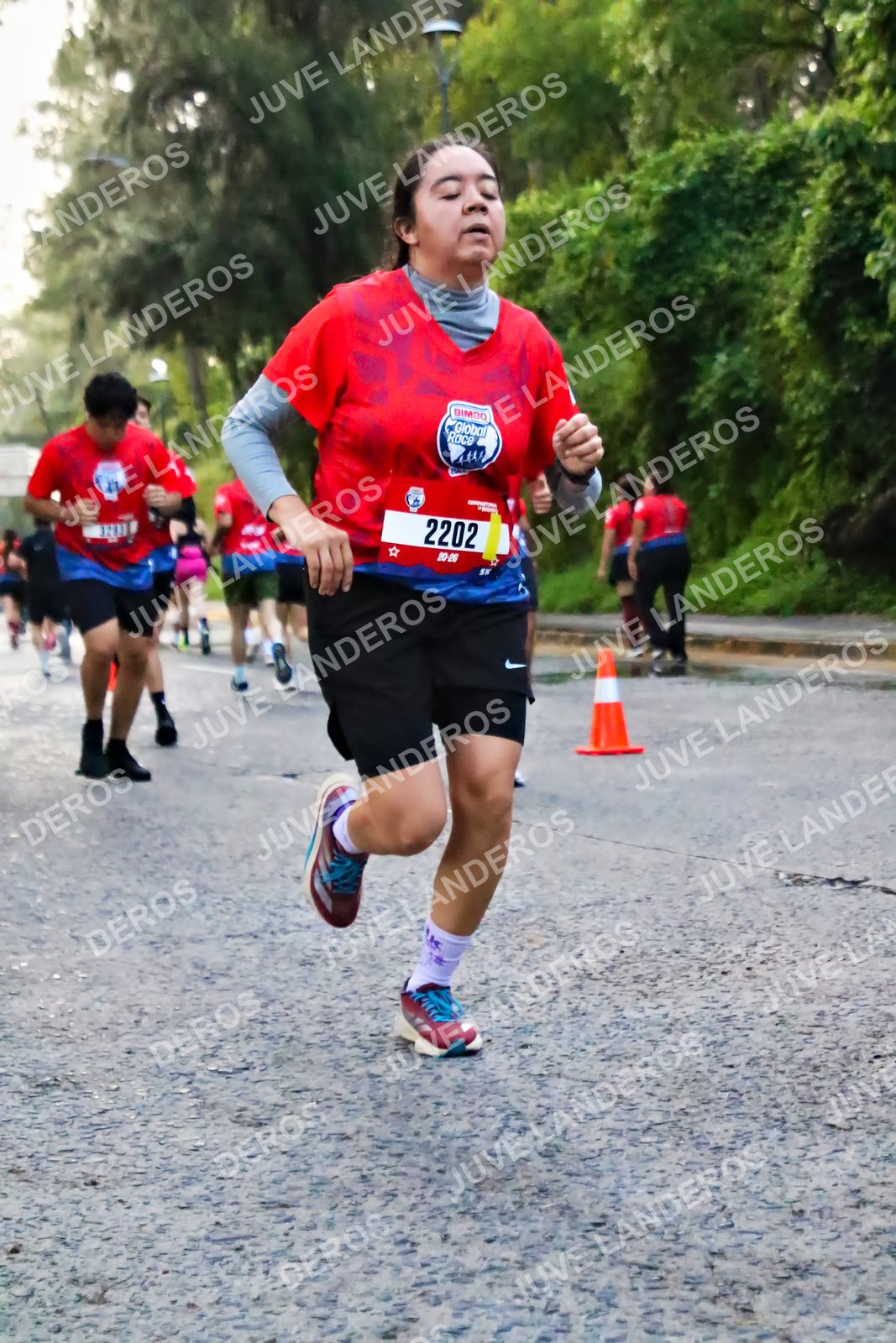Foto de la CARRERA BIMBO GLOBAL RACE GUADALAJARA en Centro Comercial Andares, Blvd. Puerta de Hierro 4965, Zapopan a las 04:59 · dorsal 2202