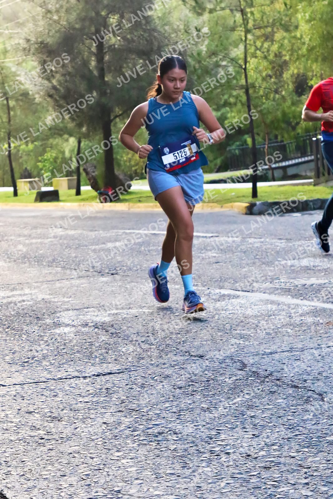 Foto de la CARRERA BIMBO GLOBAL RACE GUADALAJARA en Centro Comercial Andares, Blvd. Puerta de Hierro 4965, Zapopan a las 07:40 · dorsal 5125