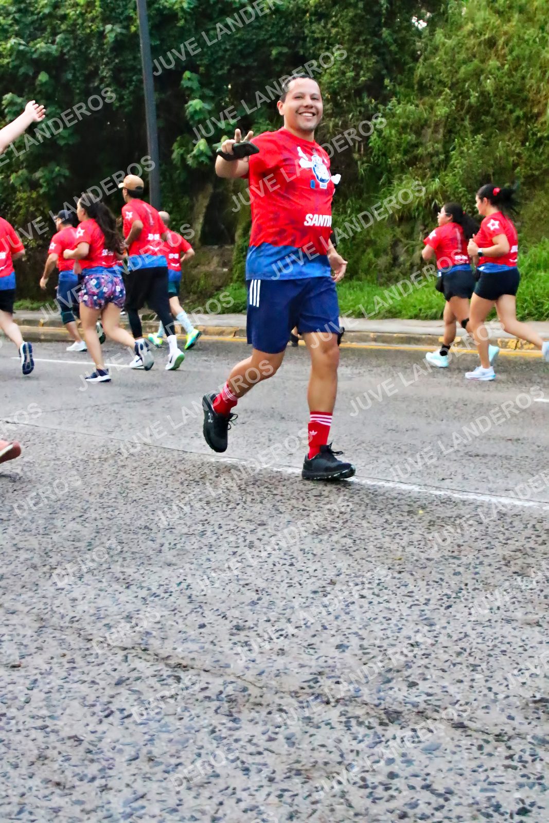 Foto de la CARRERA BIMBO GLOBAL RACE GUADALAJARA en Centro Comercial Andares, Blvd. Puerta de Hierro 4965, Zapopan a las 06:56