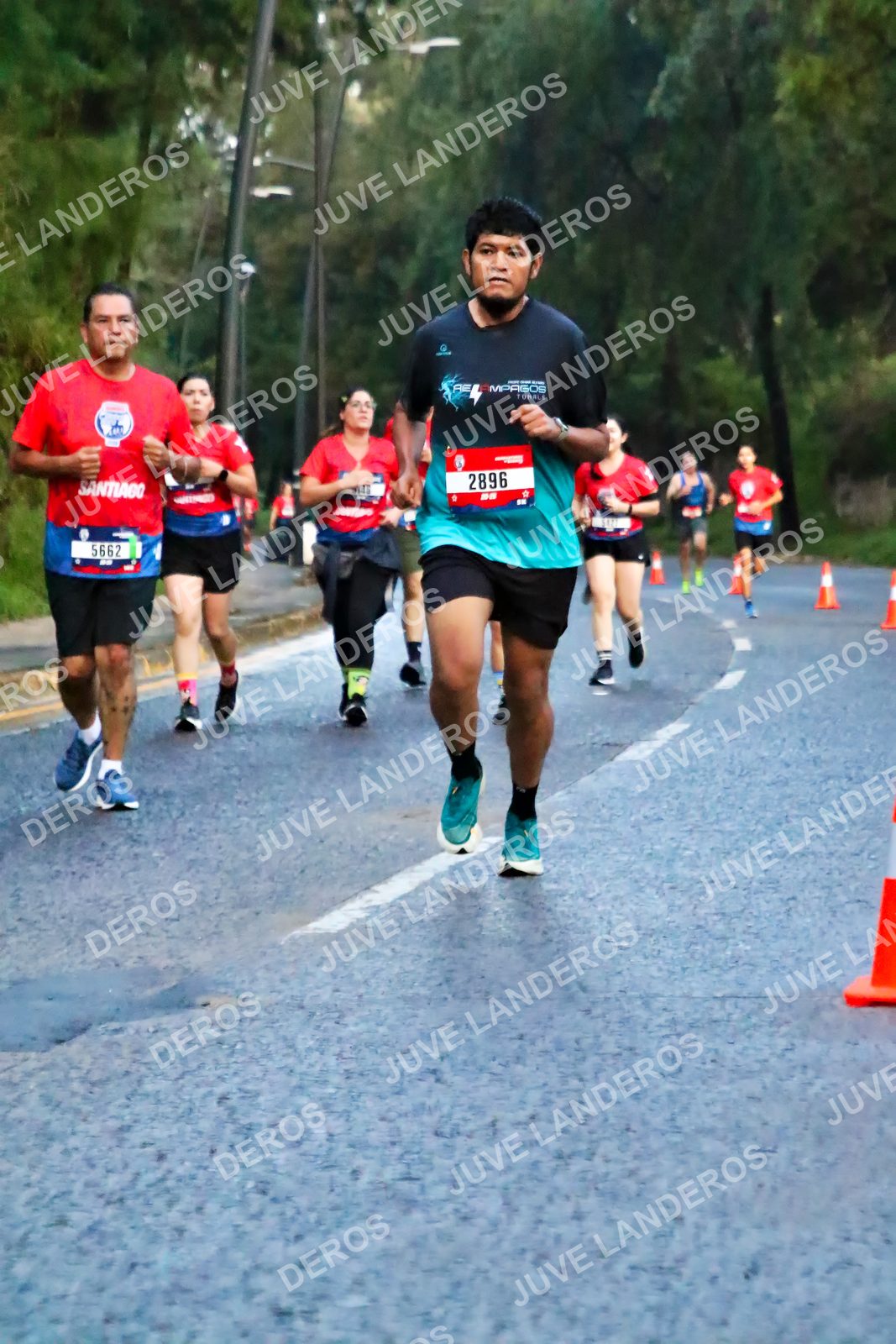 Foto de la CARRERA BIMBO GLOBAL RACE GUADALAJARA en Centro Comercial Andares, Blvd. Puerta de Hierro 4965, Zapopan a las 04:53 · dorsal 2896, 5662