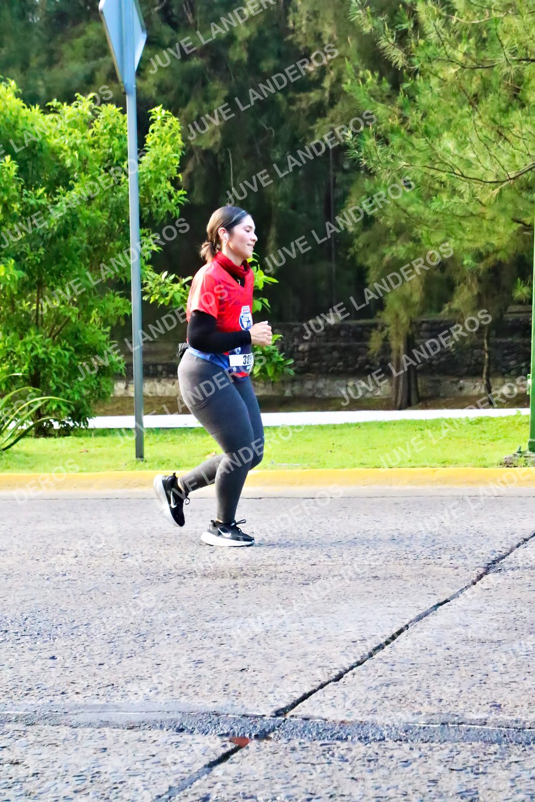 Foto de la CARRERA BIMBO GLOBAL RACE GUADALAJARA en Centro Comercial Andares, Blvd. Puerta de Hierro 4965, Zapopan a las 07:44 · dorsal 38