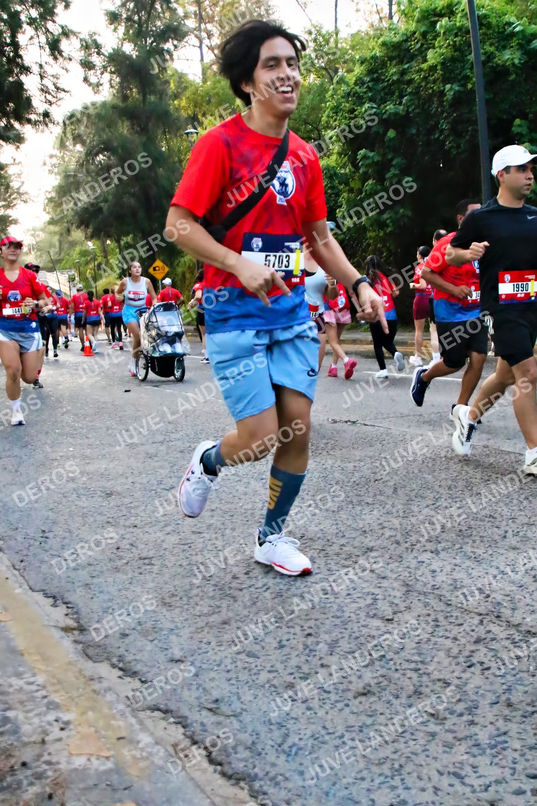 Foto de la CARRERA BIMBO GLOBAL RACE GUADALAJARA en Centro Comercial Andares, Blvd. Puerta de Hierro 4965, Zapopan a las 06:55 · dorsal 5703, 1990, 1441, 34