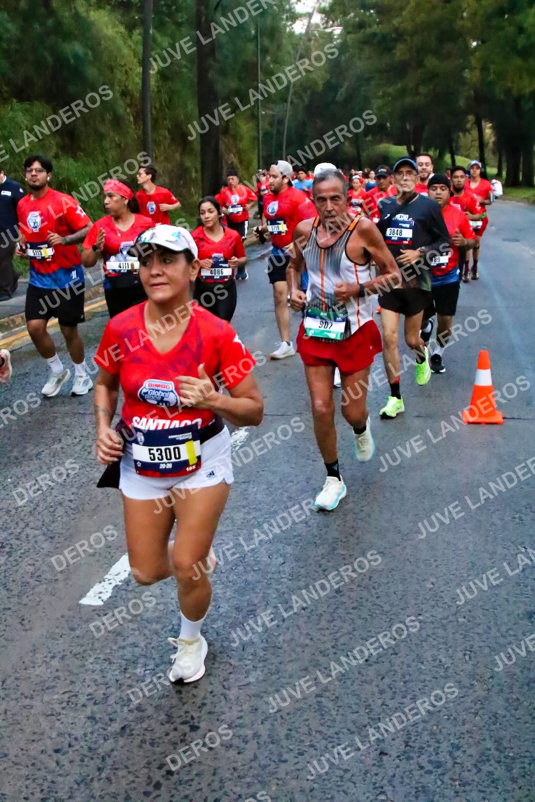 Foto de la CARRERA BIMBO GLOBAL RACE GUADALAJARA en Centro Comercial Andares, Blvd. Puerta de Hierro 4965, Zapopan a las 06:40 · dorsal 5300, 3848, 4086, 5113