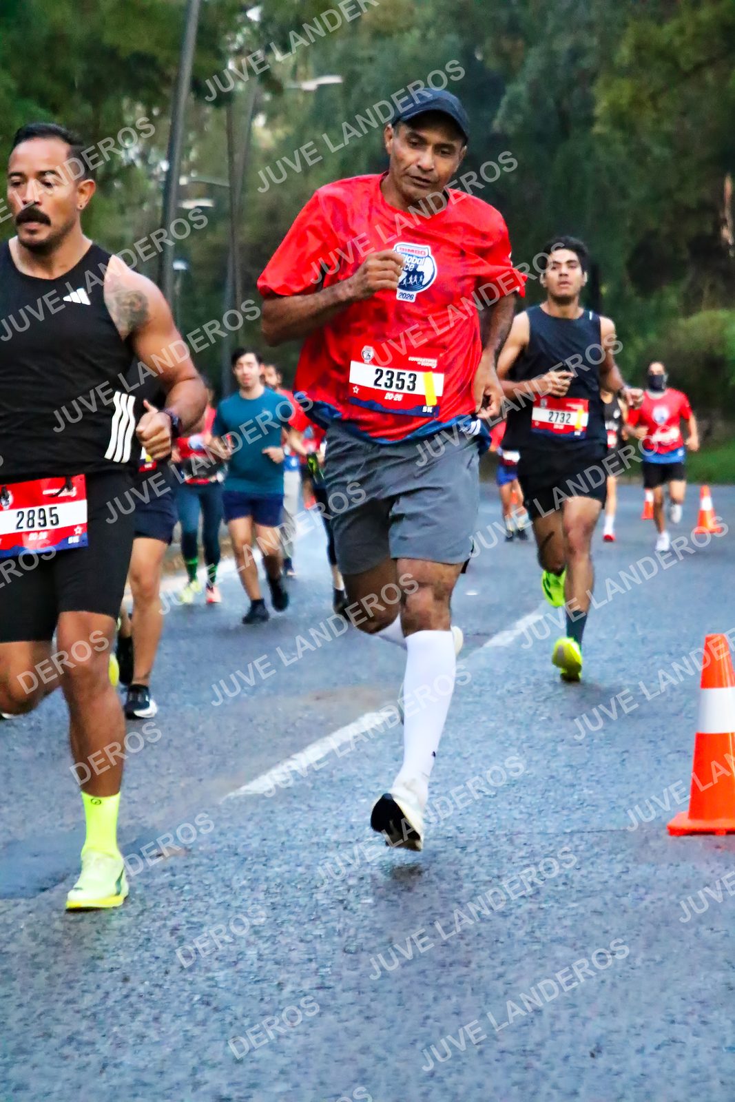 Foto de la CARRERA BIMBO GLOBAL RACE GUADALAJARA en Centro Comercial Andares, Blvd. Puerta de Hierro 4965, Zapopan a las 04:53 · dorsal 2895, 2353, 2732