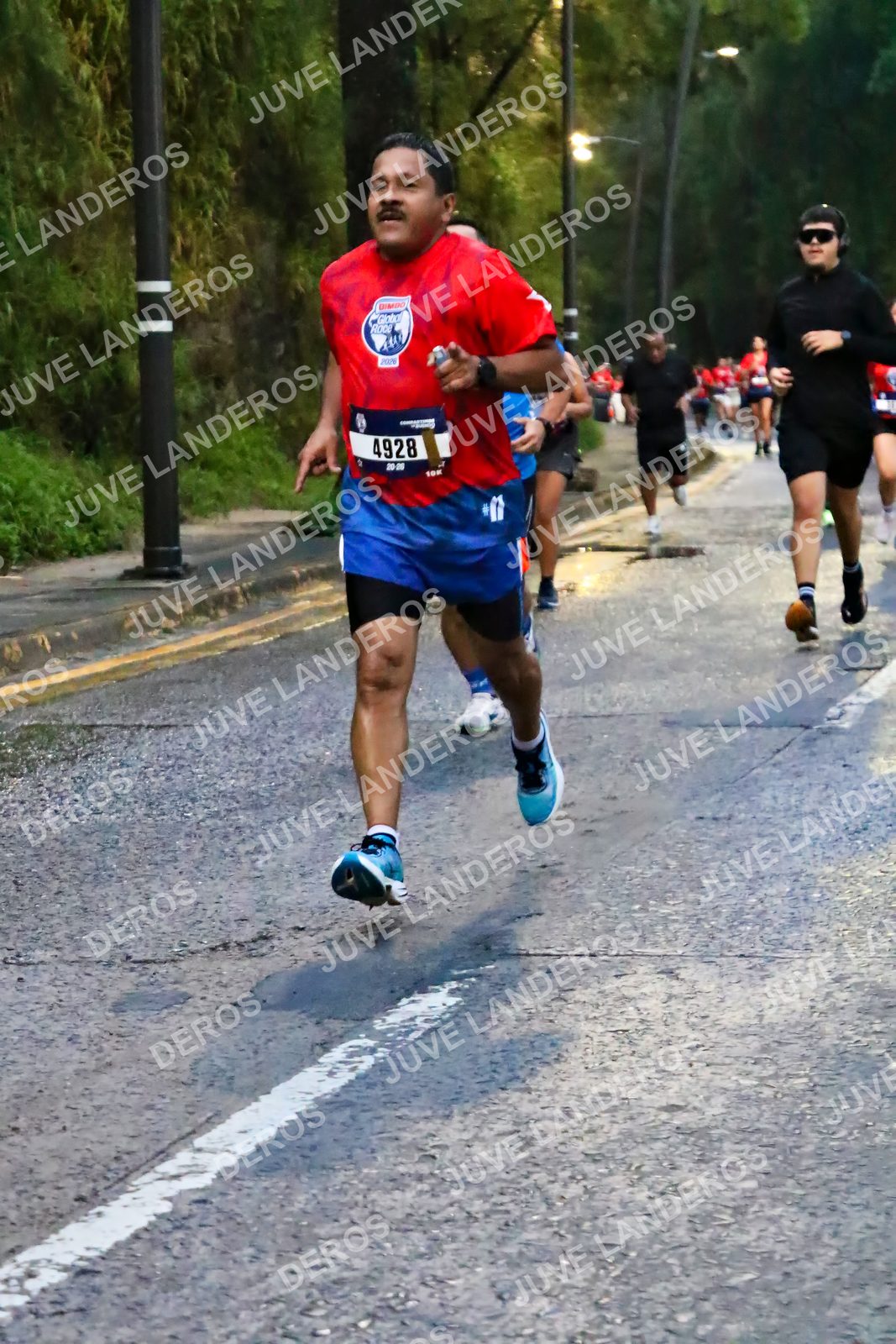 Foto de la CARRERA BIMBO GLOBAL RACE GUADALAJARA en Centro Comercial Andares, Blvd. Puerta de Hierro 4965, Zapopan a las 06:39 · dorsal 4928