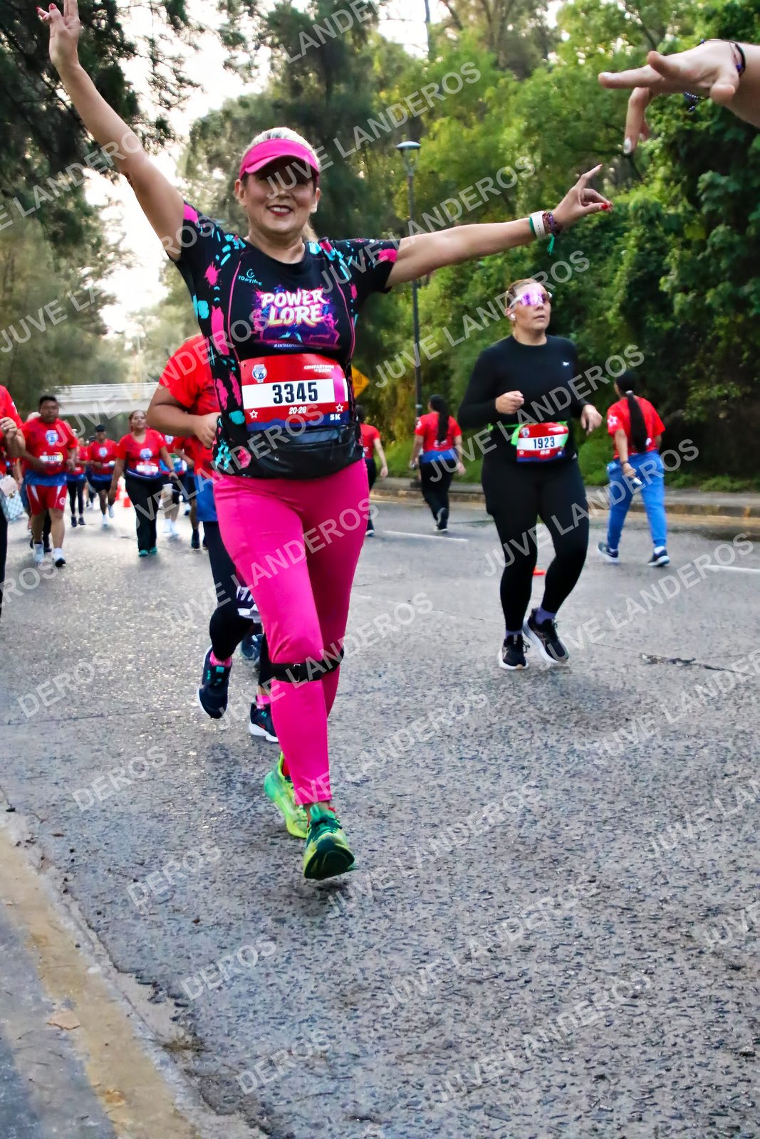 Foto de la CARRERA BIMBO GLOBAL RACE GUADALAJARA en Centro Comercial Andares, Blvd. Puerta de Hierro 4965, Zapopan a las 07:03 · dorsal 3345, 1923