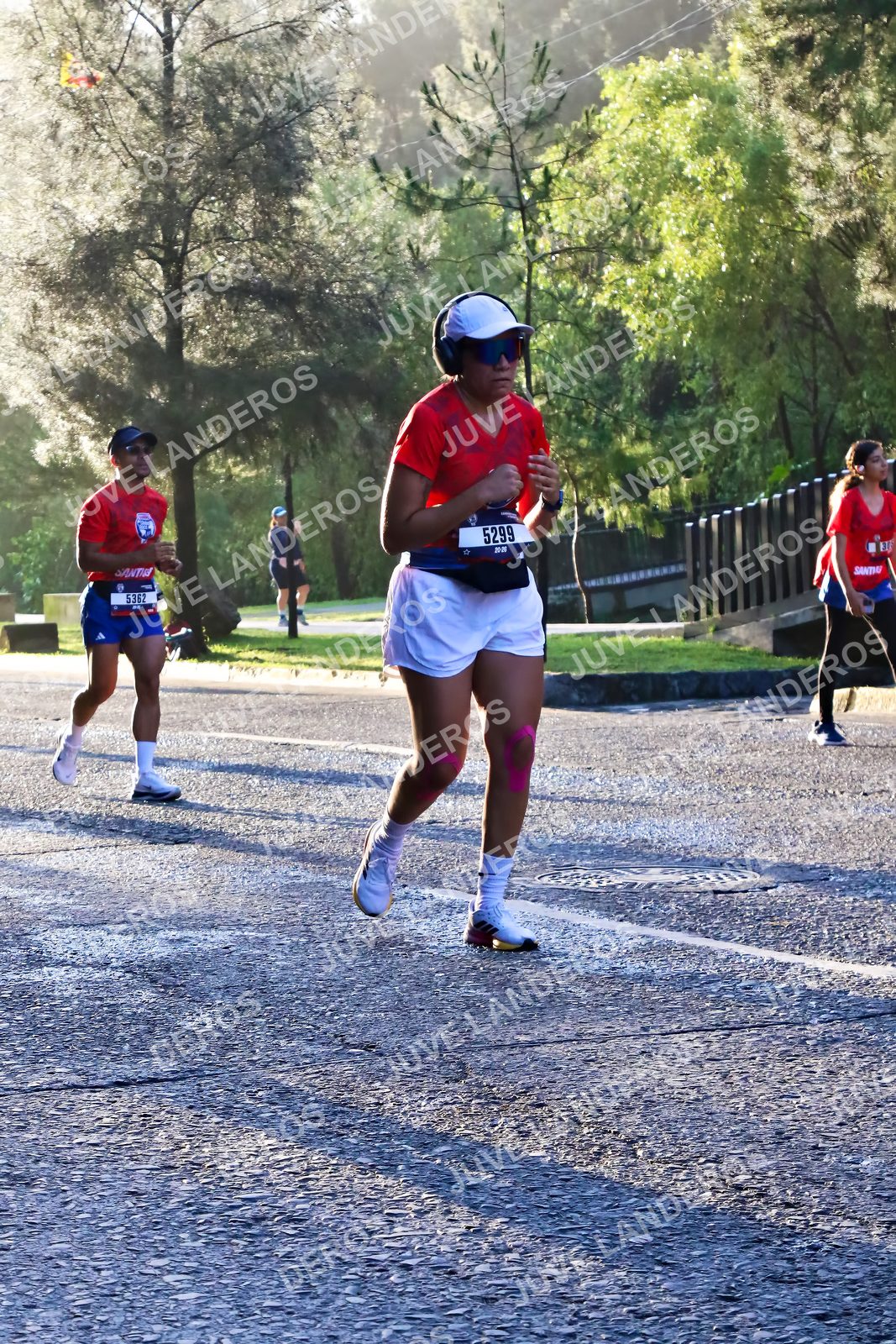 Foto de la CARRERA BIMBO GLOBAL RACE GUADALAJARA en Centro Comercial Andares, Blvd. Puerta de Hierro 4965, Zapopan a las 07:24 · dorsal 5299, 5362
