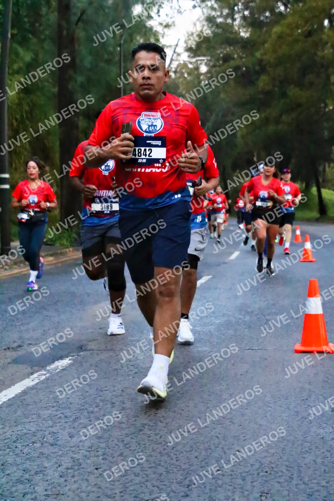 Foto de la CARRERA BIMBO GLOBAL RACE GUADALAJARA en Centro Comercial Andares, Blvd. Puerta de Hierro 4965, Zapopan a las 06:39 · dorsal 4842, 5189