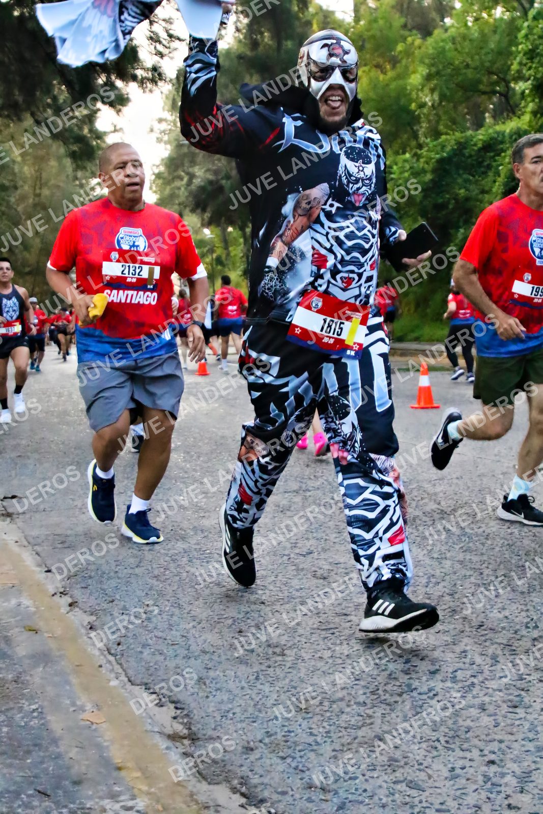 Foto de la CARRERA BIMBO GLOBAL RACE GUADALAJARA en Centro Comercial Andares, Blvd. Puerta de Hierro 4965, Zapopan a las 06:55 · dorsal 1815, 2132