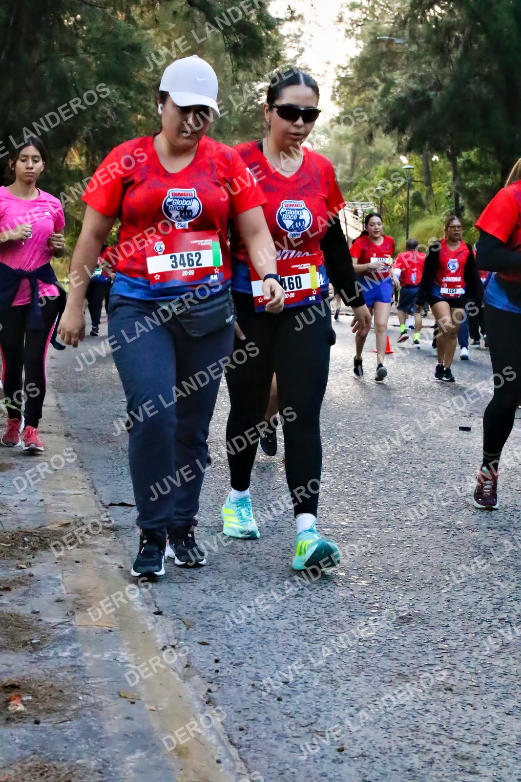 Foto de la CARRERA BIMBO GLOBAL RACE GUADALAJARA en Centro Comercial Andares, Blvd. Puerta de Hierro 4965, Zapopan a las 07:05 · dorsal 3462, 460