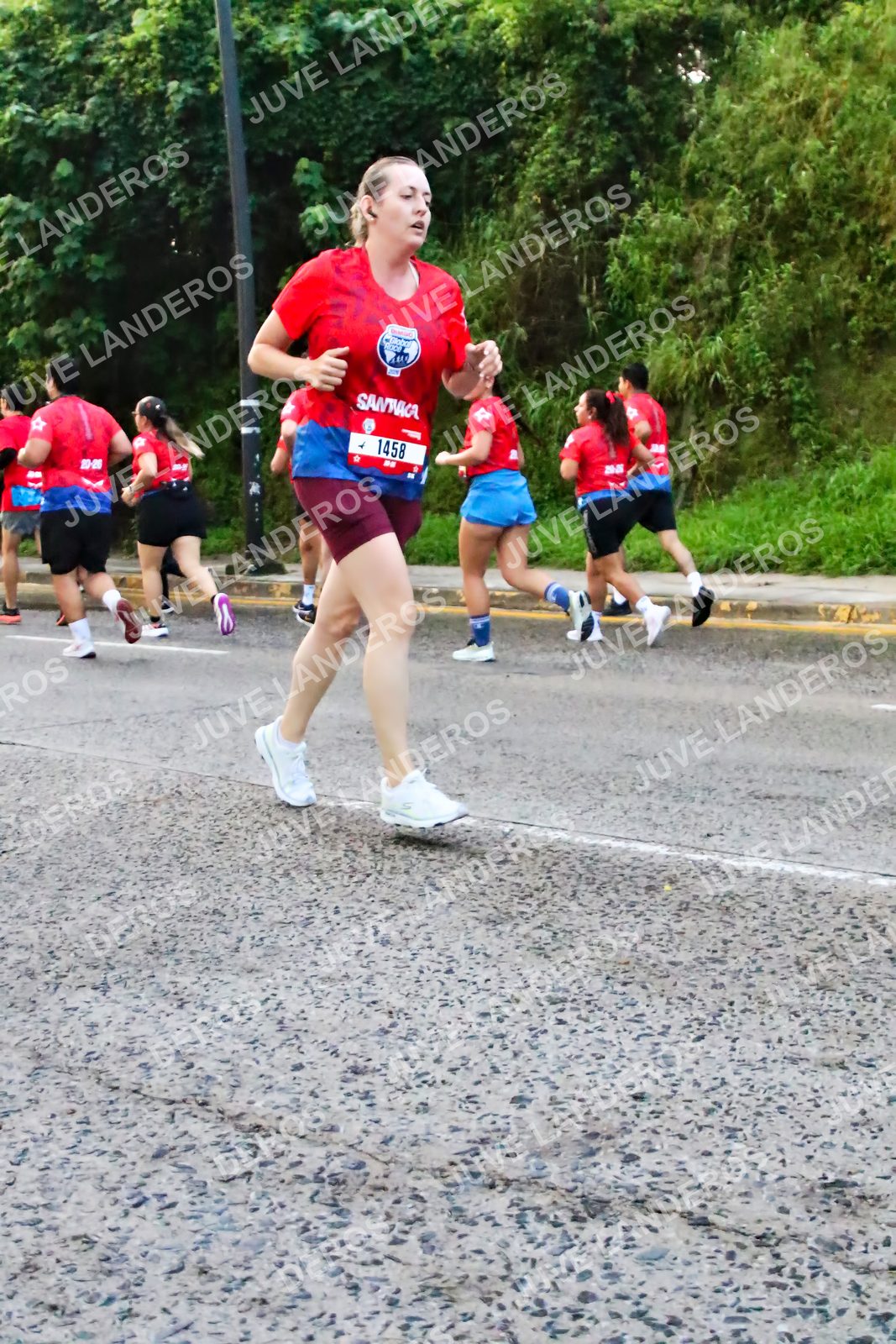 Foto de la CARRERA BIMBO GLOBAL RACE GUADALAJARA en Centro Comercial Andares, Blvd. Puerta de Hierro 4965, Zapopan a las 06:56 · dorsal 1458