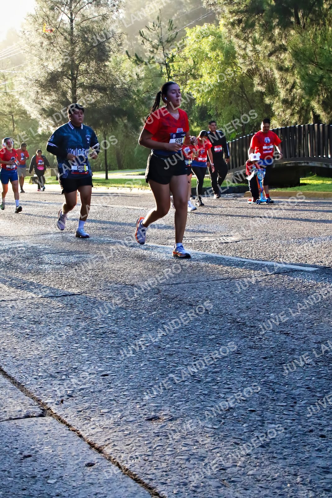 Foto de la CARRERA BIMBO GLOBAL RACE GUADALAJARA en Centro Comercial Andares, Blvd. Puerta de Hierro 4965, Zapopan a las 07:28 · dorsal 5499