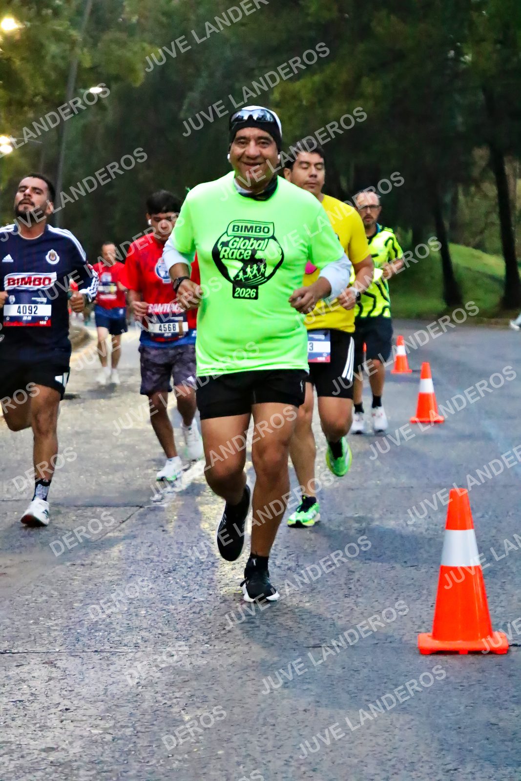 Foto de la CARRERA BIMBO GLOBAL RACE GUADALAJARA en Centro Comercial Andares, Blvd. Puerta de Hierro 4965, Zapopan a las 06:39 · dorsal 4092, 4568