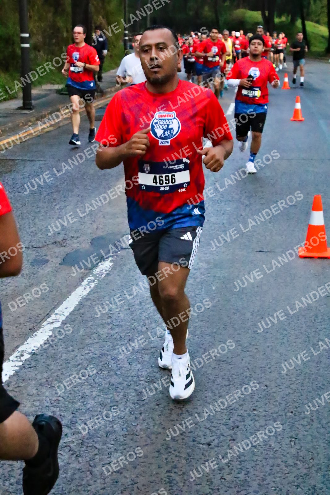 Foto de la CARRERA BIMBO GLOBAL RACE GUADALAJARA en Centro Comercial Andares, Blvd. Puerta de Hierro 4965, Zapopan a las 06:40 · dorsal 4696
