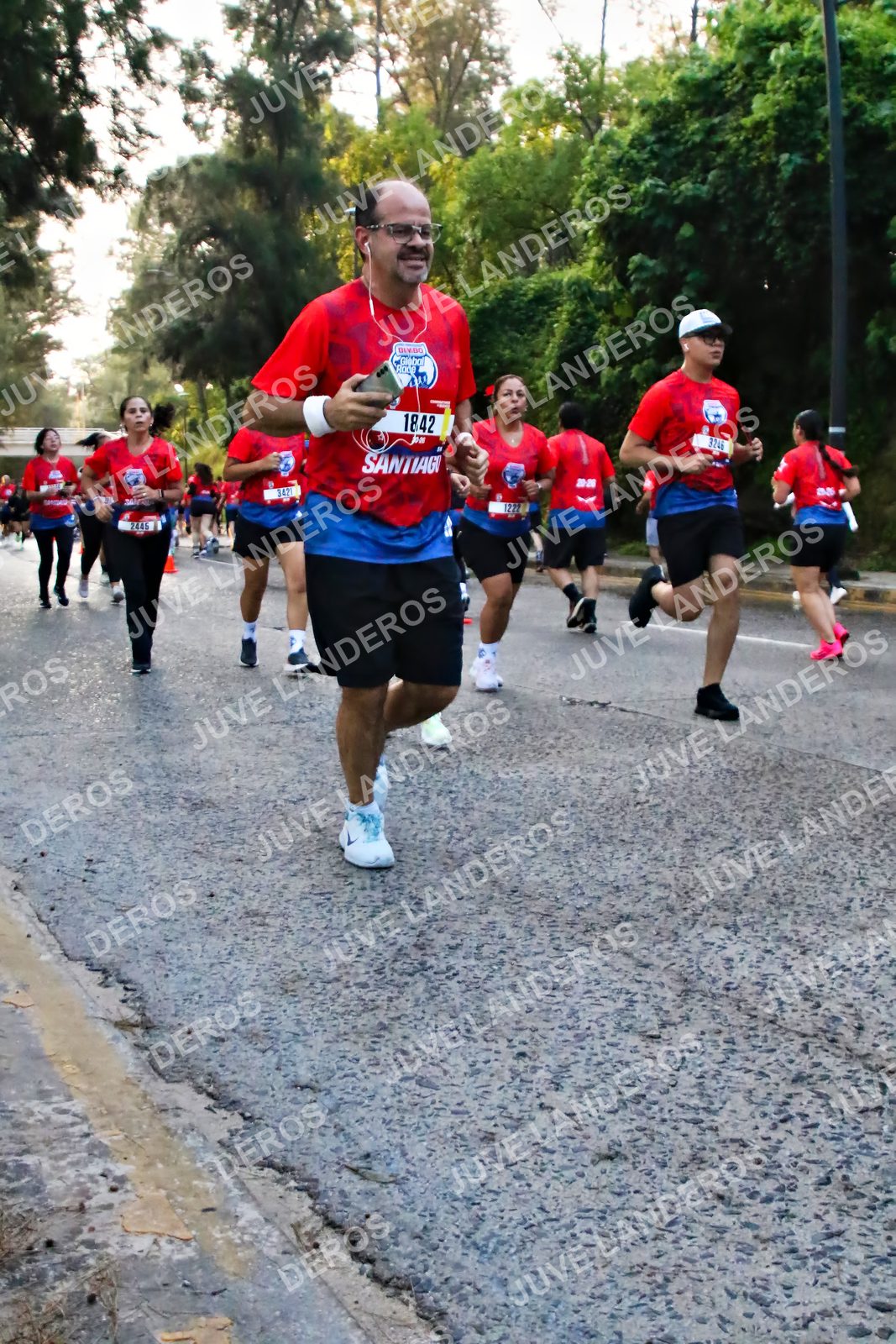 Foto de la CARRERA BIMBO GLOBAL RACE GUADALAJARA en Centro Comercial Andares, Blvd. Puerta de Hierro 4965, Zapopan a las 06:59 · dorsal 1842, 2445, 3245, 1222