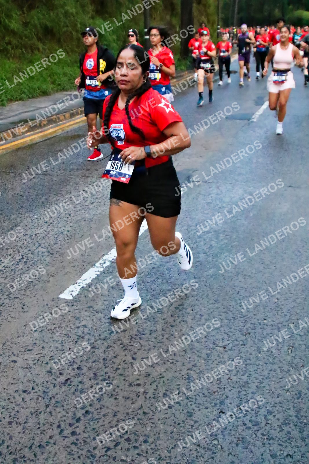 Foto de la CARRERA BIMBO GLOBAL RACE GUADALAJARA en Centro Comercial Andares, Blvd. Puerta de Hierro 4965, Zapopan a las 06:41 · dorsal 4074