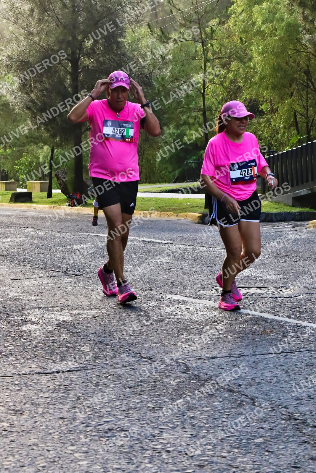 Foto de la CARRERA BIMBO GLOBAL RACE GUADALAJARA en Centro Comercial Andares, Blvd. Puerta de Hierro 4965, Zapopan a las 07:40 · dorsal 4263, 4262