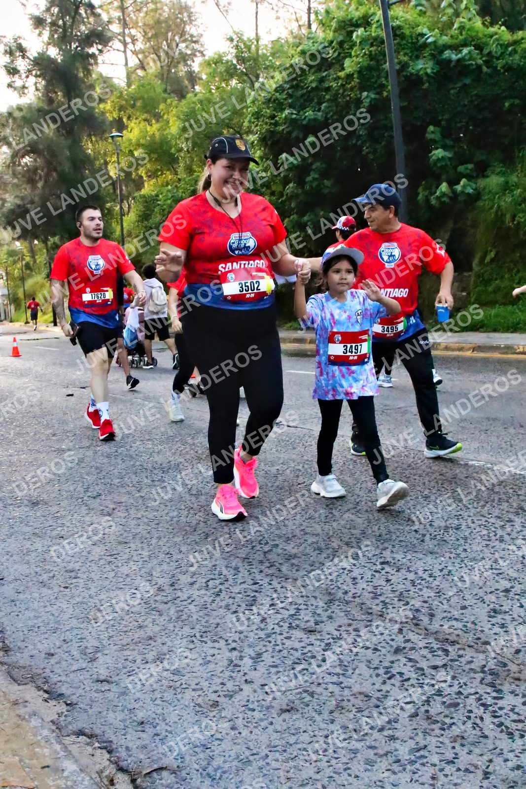 Foto de la CARRERA BIMBO GLOBAL RACE GUADALAJARA en Centro Comercial Andares, Blvd. Puerta de Hierro 4965, Zapopan a las 07:10 · dorsal 3497, 3502, 17620, 3495