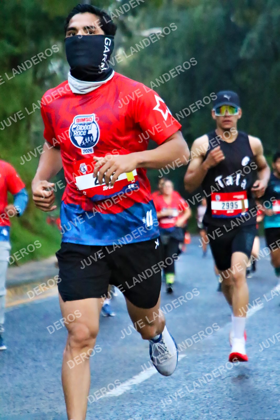 Foto de la CARRERA BIMBO GLOBAL RACE GUADALAJARA en Centro Comercial Andares, Blvd. Puerta de Hierro 4965, Zapopan a las 04:53 · dorsal 2995