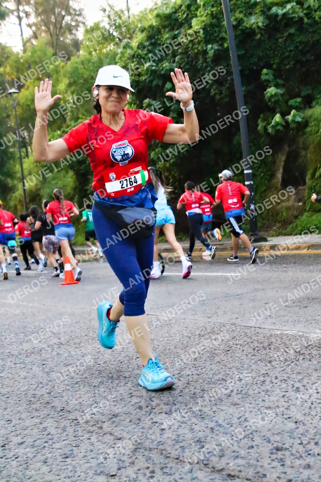 Foto de la CARRERA BIMBO GLOBAL RACE GUADALAJARA en Centro Comercial Andares, Blvd. Puerta de Hierro 4965, Zapopan a las 04:59 · dorsal 2764