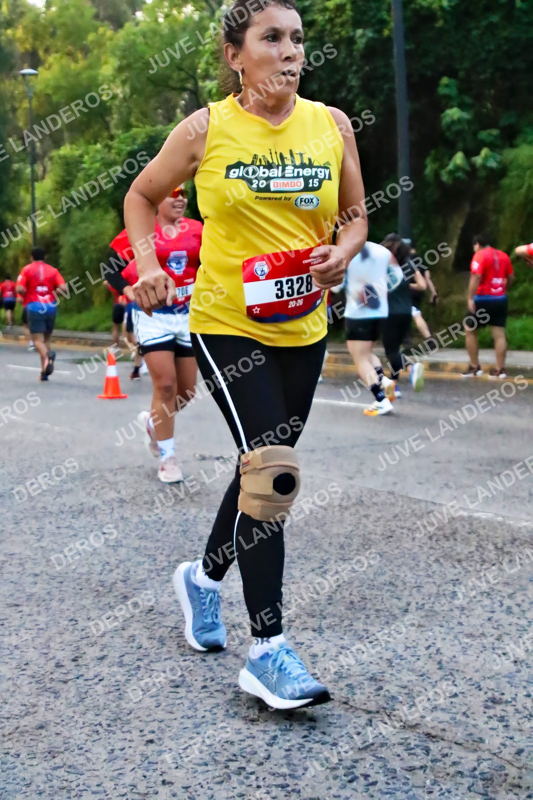 Foto de la CARRERA BIMBO GLOBAL RACE GUADALAJARA en Centro Comercial Andares, Blvd. Puerta de Hierro 4965, Zapopan a las 06:55 · dorsal 3328, 20, 15, 706