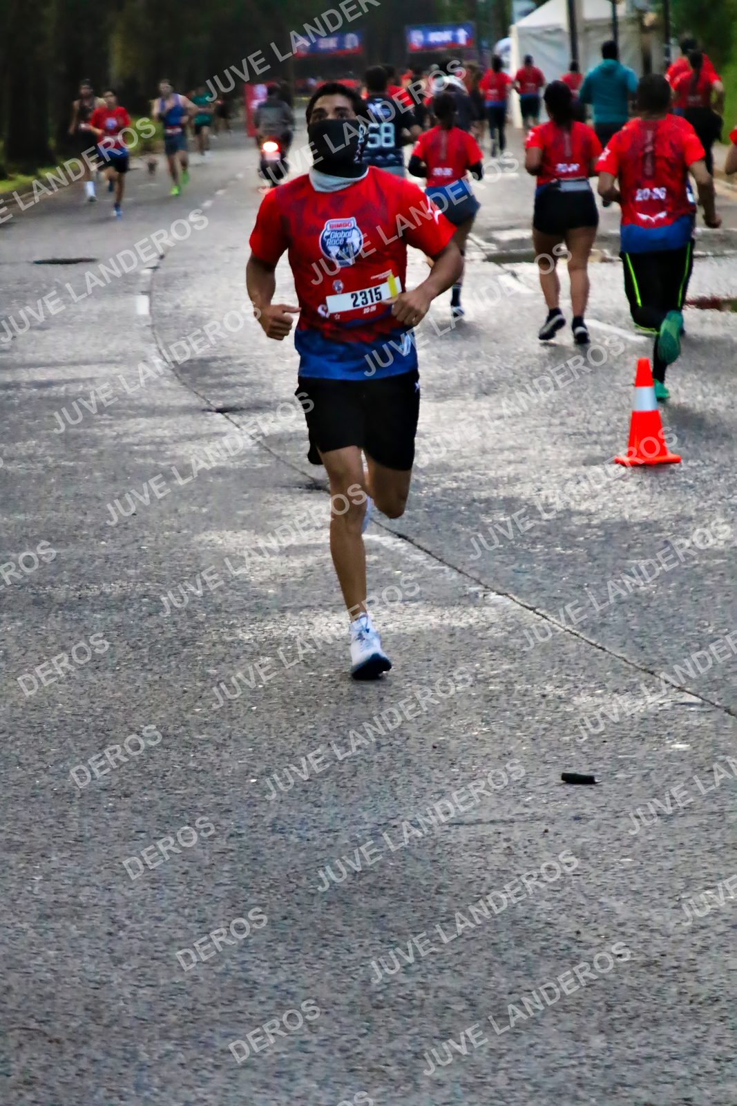 Foto de la CARRERA BIMBO GLOBAL RACE GUADALAJARA en Centro Comercial Andares, Blvd. Puerta de Hierro 4965, Zapopan a las 04:54 · dorsal 2315, 58