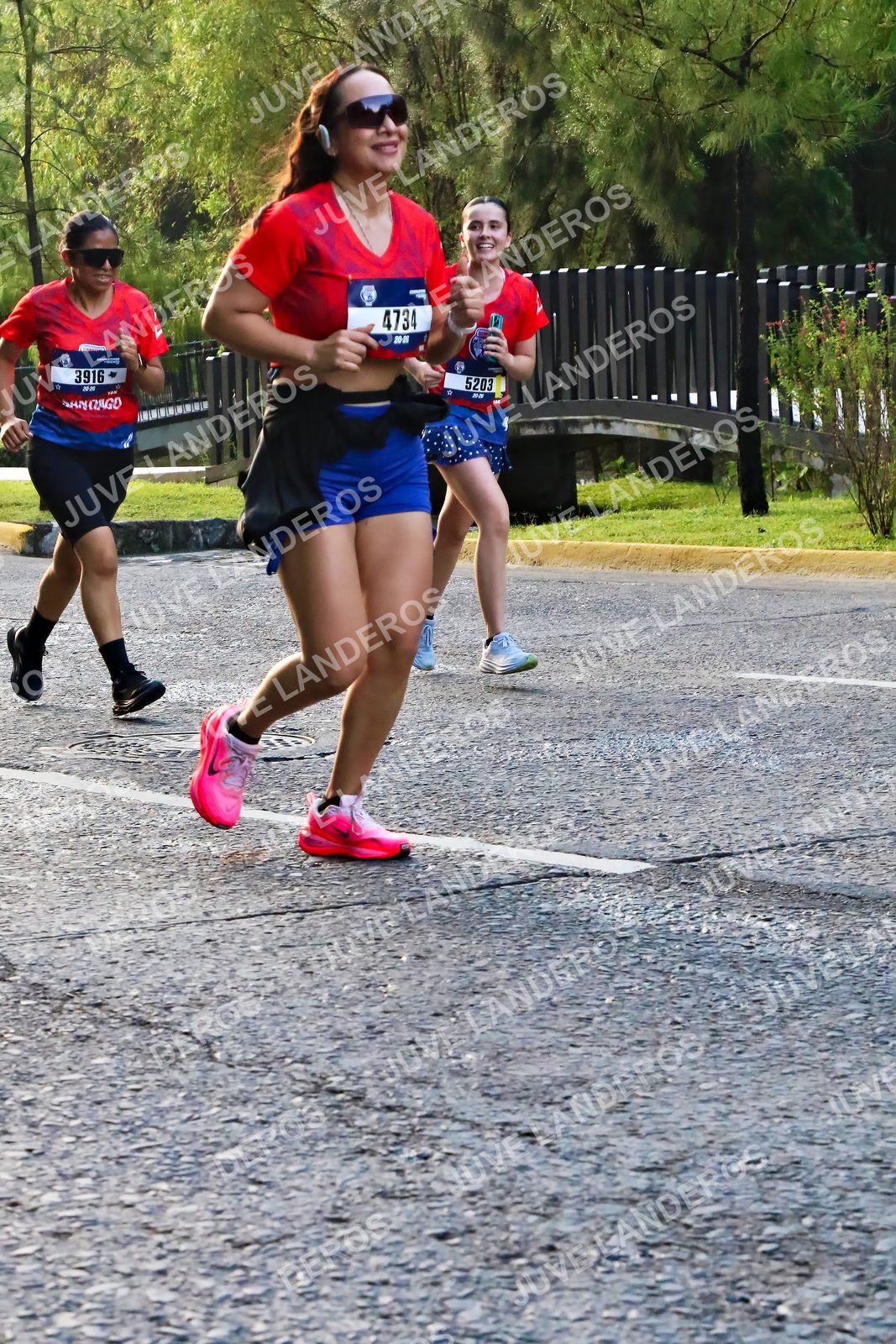 Foto de la CARRERA BIMBO GLOBAL RACE GUADALAJARA en Centro Comercial Andares, Blvd. Puerta de Hierro 4965, Zapopan a las 07:39 · dorsal 4734, 3916, 5203