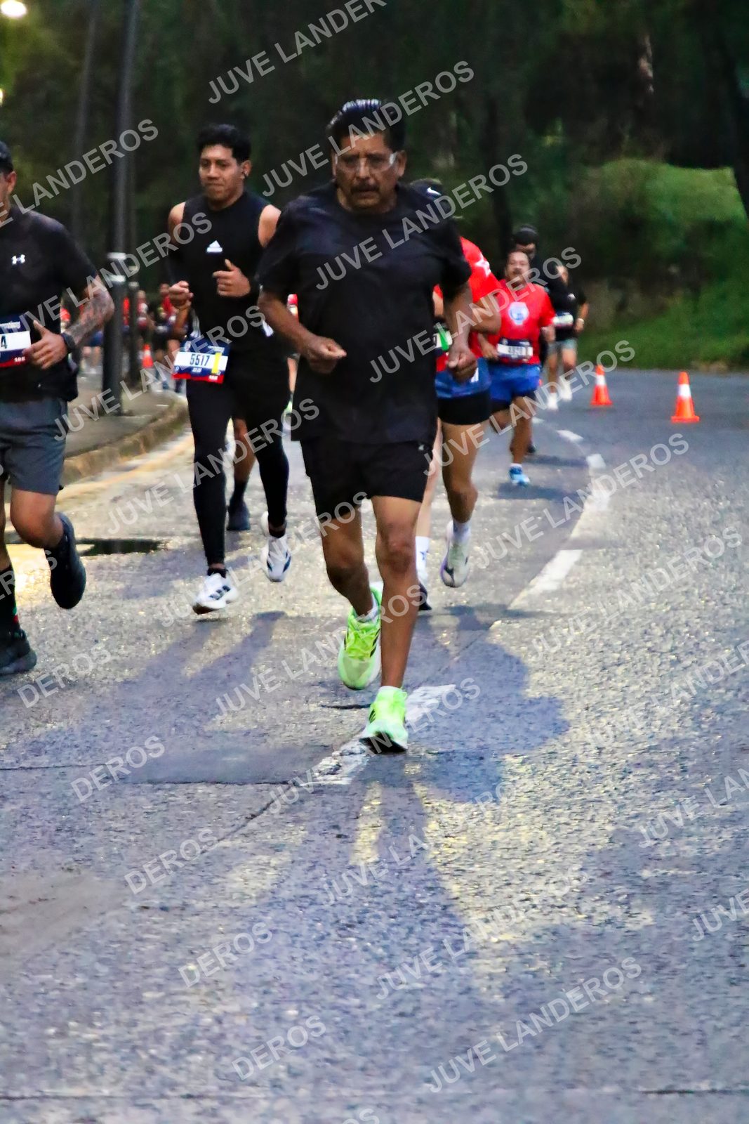 Foto de la CARRERA BIMBO GLOBAL RACE GUADALAJARA en Centro Comercial Andares, Blvd. Puerta de Hierro 4965, Zapopan a las 06:38 · dorsal 5517