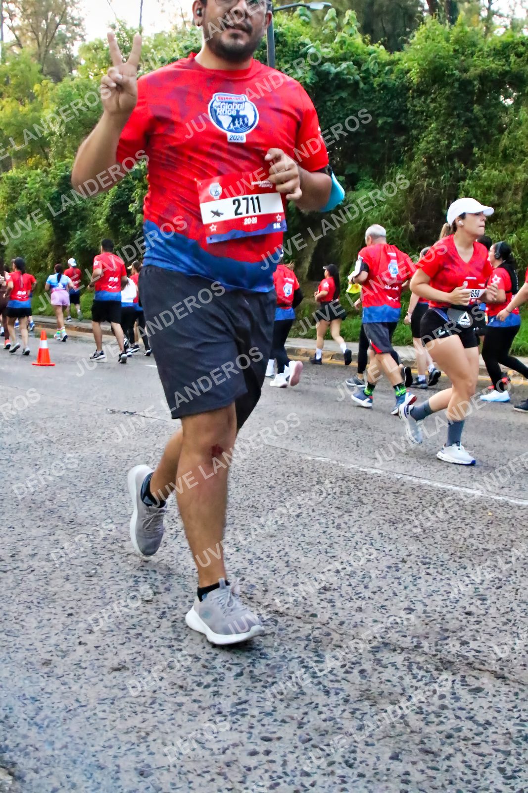 Foto de la CARRERA BIMBO GLOBAL RACE GUADALAJARA en Centro Comercial Andares, Blvd. Puerta de Hierro 4965, Zapopan a las 06:59 · dorsal 2711, 658