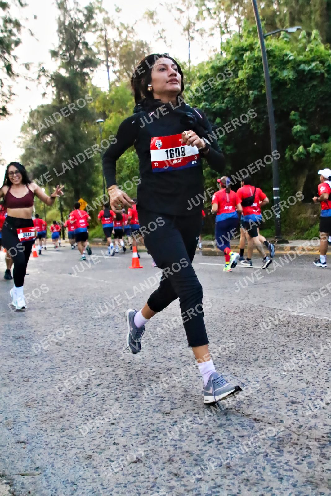 Foto de la CARRERA BIMBO GLOBAL RACE GUADALAJARA en Centro Comercial Andares, Blvd. Puerta de Hierro 4965, Zapopan a las 05:00 · dorsal 1609, 3443