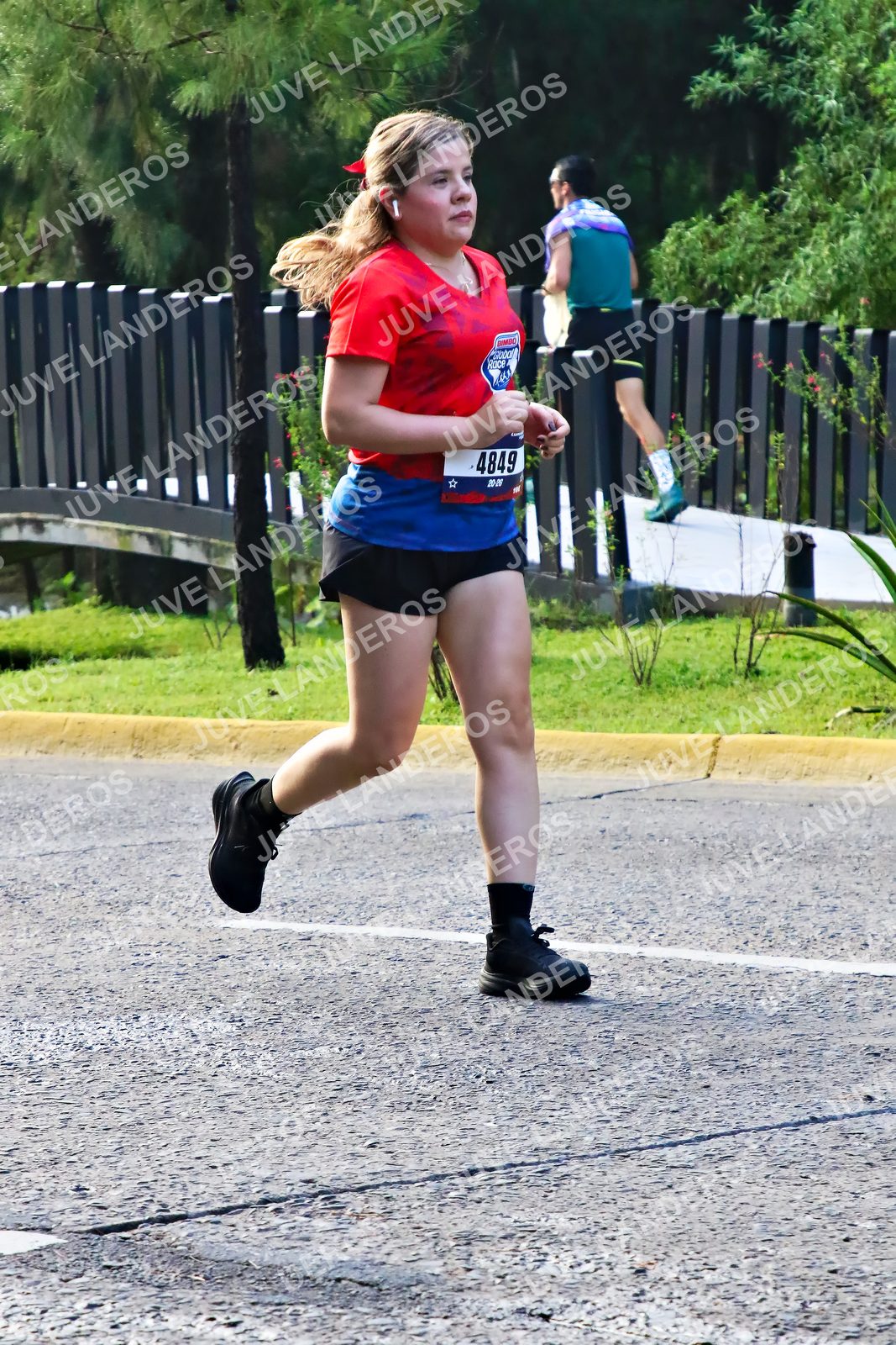 Foto de la CARRERA BIMBO GLOBAL RACE GUADALAJARA en Centro Comercial Andares, Blvd. Puerta de Hierro 4965, Zapopan a las 07:44 · dorsal 4849