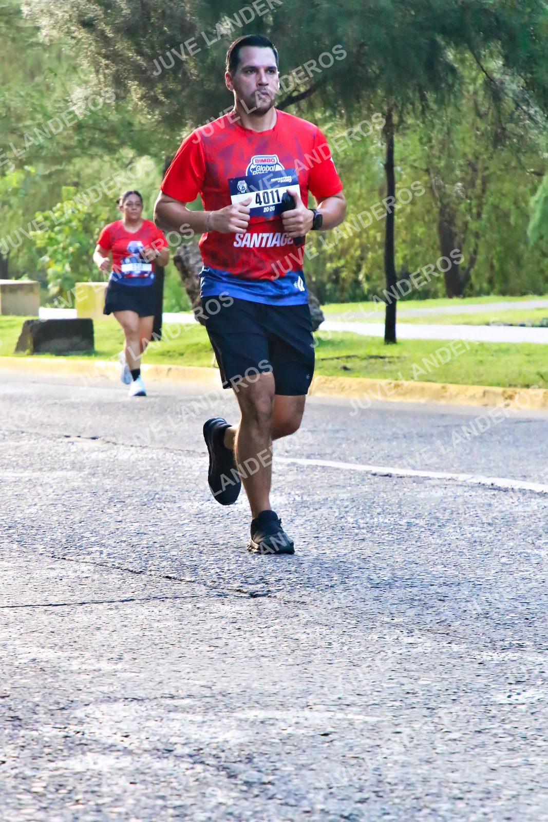 Foto de la CARRERA BIMBO GLOBAL RACE GUADALAJARA en Centro Comercial Andares, Blvd. Puerta de Hierro 4965, Zapopan a las 07:38 · dorsal 4011